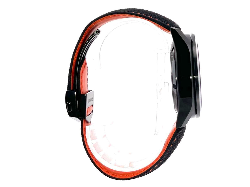 Seitenansicht der TAG Heuer Carrera Heuer 02 Chronograph CBN2A1M.FC6526 Porsche Edition mit schwarzem Lederband