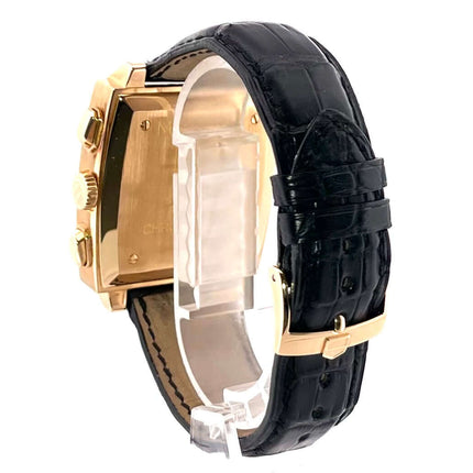 Rückansicht der TAG Heuer Monaco Automatik Chronograph CW5140.FC8147 Uhr mit schwarzem Krokoleder Armband und goldfarbenem Gehäuse.