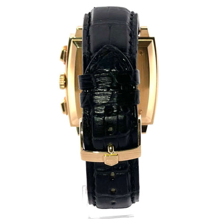 Rückansicht der TAG Heuer Monaco Automatik Chronograph CW5140.FC8147 mit schwarzem Krokoleder Armband und Gehäuse aus 18 kt Gelbgold.