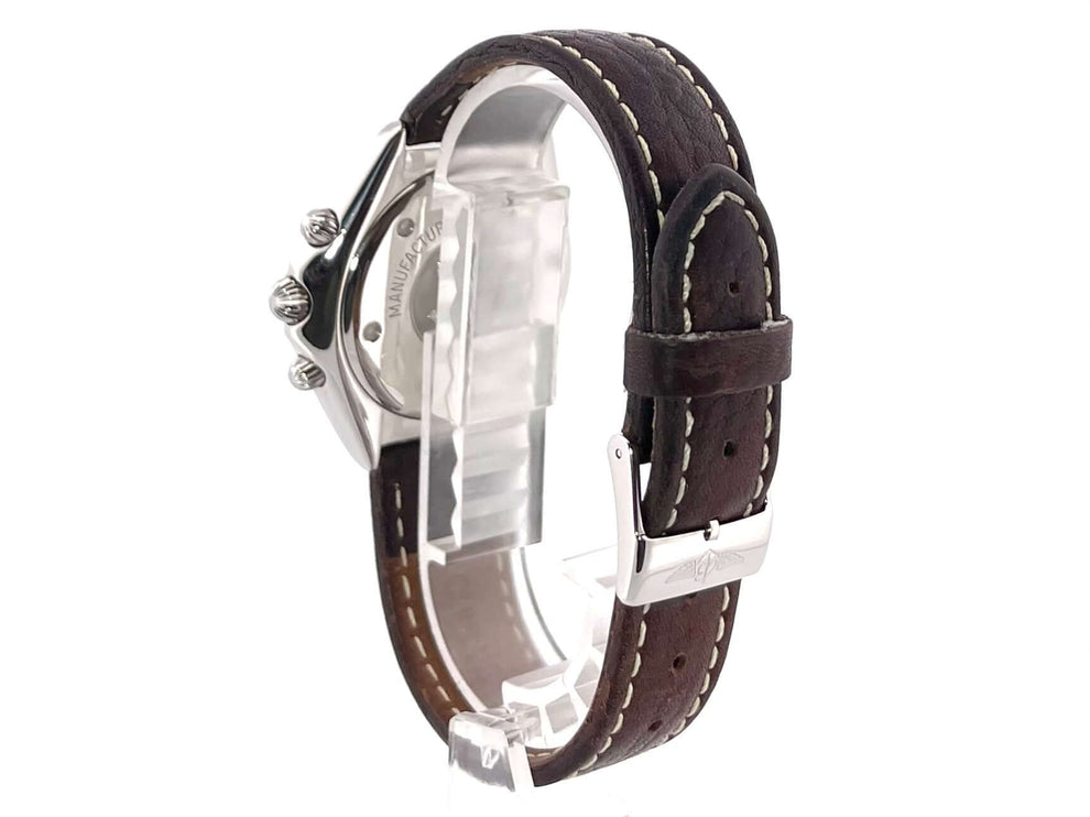 Rückansicht der Breitling Windrider Sextant Chrono D55046 Uhr mit braunem Lederarmband und Dornschließe