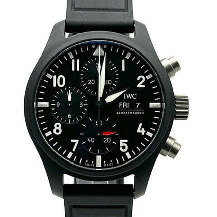 IWC Pilots Watch Chronograph 41 Top Gun IW389401 mit Keramikgehäuse, schwarzem Kautschukband und schwarzem Zifferblatt mit Leuchtmarkierungen