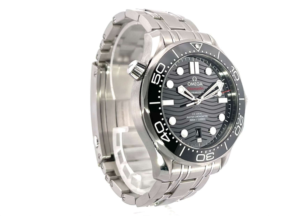 OMEGA Seamaster Diver 300M Master Chronometer 210.30.42.20.01.001 aus Edelstahl mit schwarzer Keramiklünette und schwarzem Zifferblatt