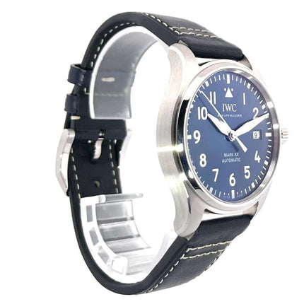IWC Pilots Watch Fliegeruhr Mark XX IW328203 mit dunkelblauem Zifferblatt und Lederband, Edelstahlgehäuse, EasX-CHANGE-System.