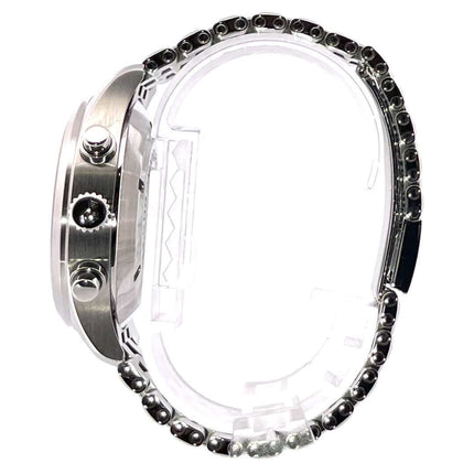 Seiteansicht IWC Fliegeruhr Chronograph Automatic IW3706 aus Edelstahl mit Edelstahl-Armband und Faltschließe.