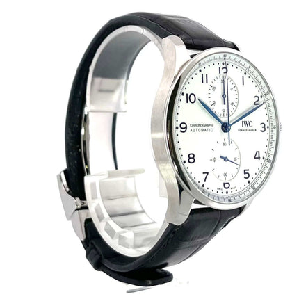 IWC Portugieser Chronograph Edition 150 Jahre IW371602 mit poliertem Edelstahlgehäuse, schwarzem Alligatorlederband, und silberfarbenem Zifferblatt