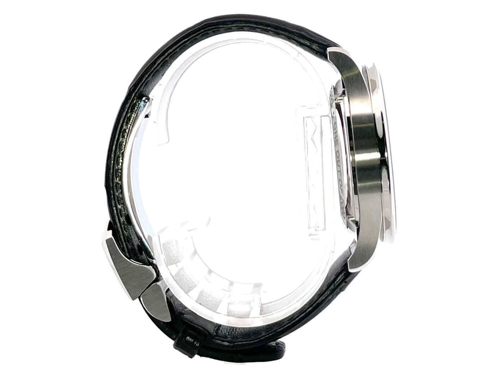 Seitenansicht der IWC Portugieser Chronograph Edition 150 Years IW371602 mit Edelstahlgehäuse und schwarzem Alligatorlederband.