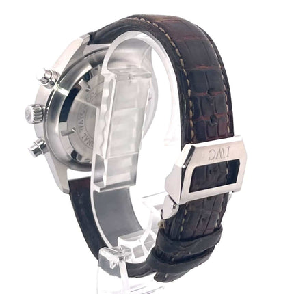 Rückseite der IWC Fliegeruhr Chronograph Spitfire IW371702 mit braunem Lederband und Edelstahlboden