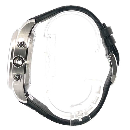 Seitenansicht der IWC Pilot's Watch Chronograph IW388111 mit Edelstahlgehäuse und schwarzem Lederband.