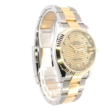 Rolex Datejust 36 Oystersteel Gelbgold 126233 mit goldenem Riffelmuster und Diamanten, Edelstahl/Gelbgold Gehäuse und Oyster-Armband.