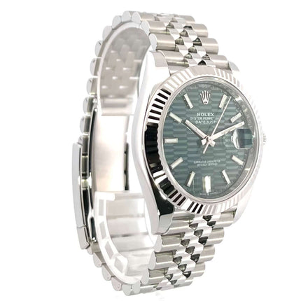 Rolex Datejust 41 Edelstahl Weißgold 126334 mit grünen Riffelmuster-Zifferblatt und Jubiläumsarmband aus Edelstahl in poliertem und satiniertem Finish