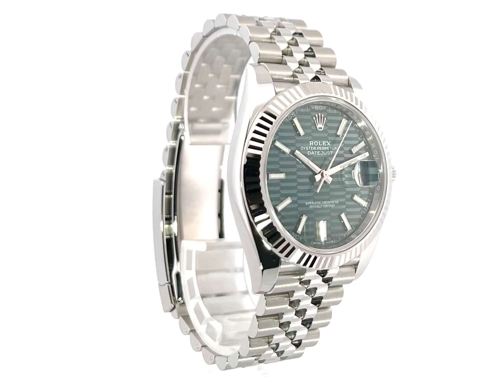 Rolex Datejust 41 Edelstahl Weißgold 126334 mit grünen Riffelmuster-Zifferblatt und Jubiläumsarmband aus Edelstahl in poliertem und satiniertem Finish