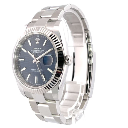 Rolex Datejust 41 Edelstahl Weißgold 126334 mit blauem Riffelmuster-Zifferblatt und Edelstahl-Oyster-Armband