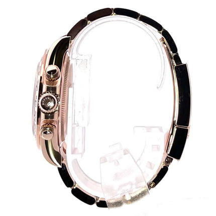 Rolex Cosmograph Daytona 126505 Everose-Gold Seitenansicht, poliertes und satiniertes 18 kt Everose-Gold-Gehäuse mit schwarzem Armband.