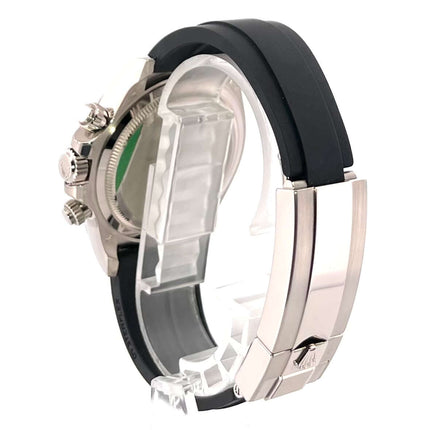 Rückansicht Rolex Cosmograph Daytona 126519LN aus 18 kt Weißgold mit schwarzem Oysterflex-Band und Faltschließe.