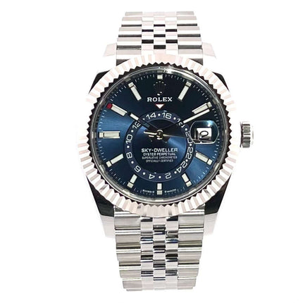 Rolex Sky-Dweller 336934 mit blauem Zifferblatt und Jubiläumsband aus Edelstahl, poliert und satiniert, 42 mm Gehäusedurchmesser.