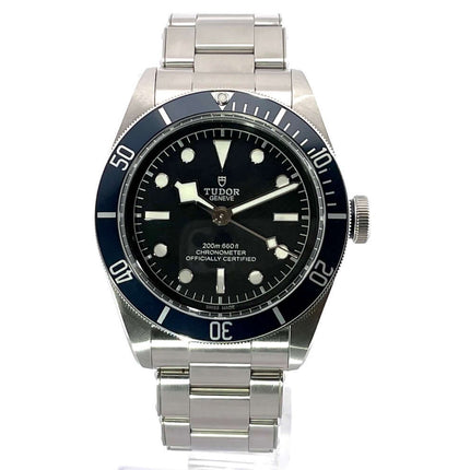 Tudor Heritage Black Bay Ref. M79230B-0008 Uhr, Edelstahlgehäuse, schwarzes Zifferblatt, blaue Lünette, Edelstahlarmband