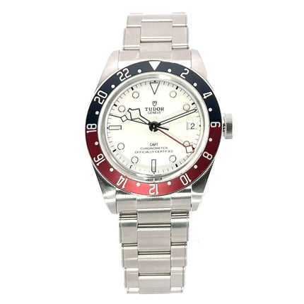 Tudor Heritage Black Bay GMT Ref. 79830RB-0010 mit Edelstahlgehäuse, blau/roter Lünette und weißem Zifferblatt, Edelstahlarmband.