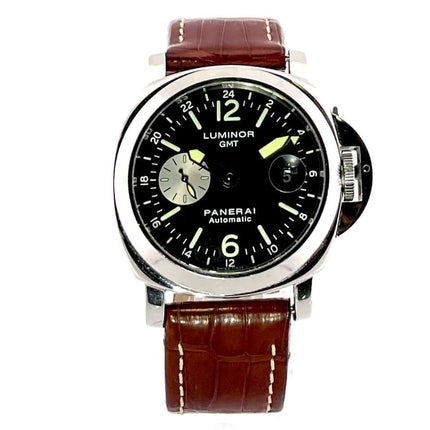 Panerai Luminor GMT Automatic Acciaio PAM00088, Edelstahlgehäuse, schwarzes Zifferblatt, braunes Lederband, Chronometer, 44 mm Gehäusedurchmesser.