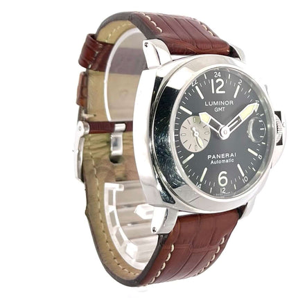 Panerai Luminor GMT Automatic Acciaio PAM00088 Edelstahl Gehäuse, braunes Lederband, schwarzes Zifferblatt mit arabischen Ziffern