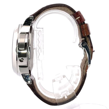 Panerai Luminor GMT Automatic Acciaio PAM00088 Seitenansicht mit polierter Edelstahl Lünette und braunem Lederarmband