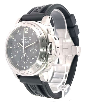 Panerai Luminor Chrono Daylight 44 PAM00250 mit poliertem Edelstahlgehäuse und schwarzem Kautschukarmband