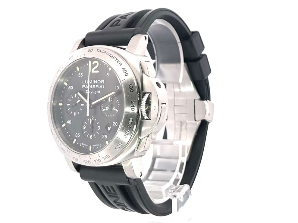 Panerai Luminor Chrono Daylight 44 PAM00250 mit poliertem Edelstahlgehäuse und schwarzem Kautschukarmband