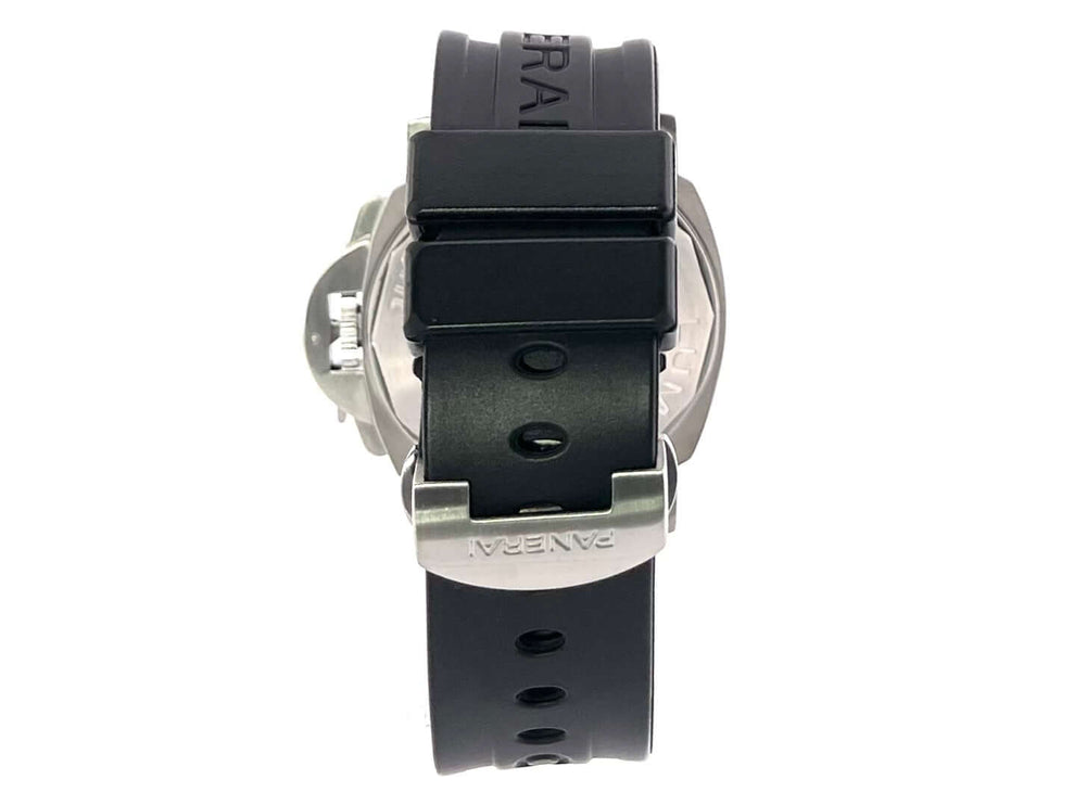 Rückansicht der Panerai Luminor Chrono Daylight 44 PAM00250 mit schwarzem Kautschukarmband und Edelstahlfaltschließe