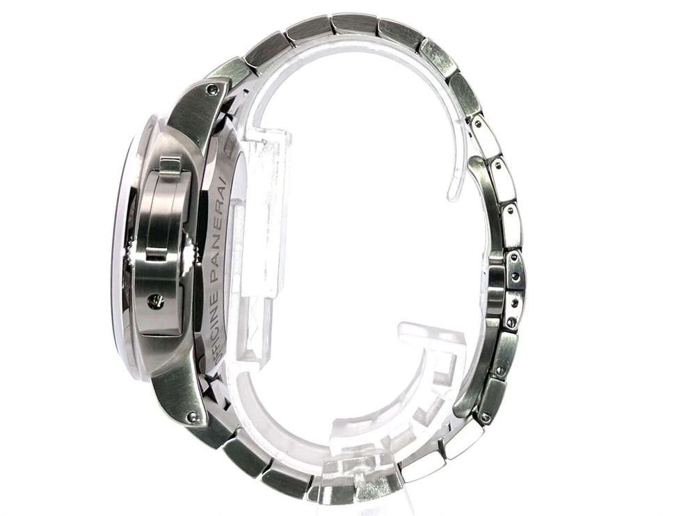 Panerai Luminor 1950 Marina Automatik PAM00312 Seitenansicht, Edelstahl Gehäuse und Armband, seitliche Gravur auf dem Zifferblatt