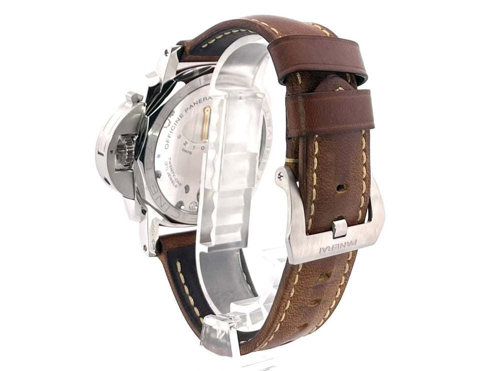 Rückseite der Panerai Luminor Marina 1950 3 Days PAM00422 mit braunem Lederarmband und Dornschließe aus Edelstahl