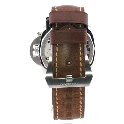 Rückansicht der Panerai Luminor Marina 1950 3 Days PAM00422 mit braunem Lederarmband und Edelstahl-Dornschließe.