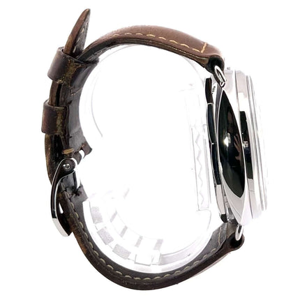 Seitenansicht der Panerai Radiomir California 3 Days PAM00424 Uhr mit poliertem Edelstahlgehäuse und braunem Lederarmband.