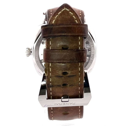 Rückansicht der Panerai Radiomir California 3 Days PAM00424 mit braunem Lederarmband und polierter Edelstahlschließe