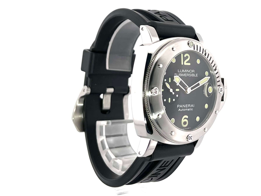 Panerai Luminor Submersible Automatic Acciaio 44 PAM01024 mit poliertem Edelstahlgehäuse und schwarzem Kautschukband.