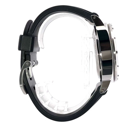 Seite der Panerai Luminor Submersible PAM01024 mit poliertem Edelstahlgehäuse und Kautschukband