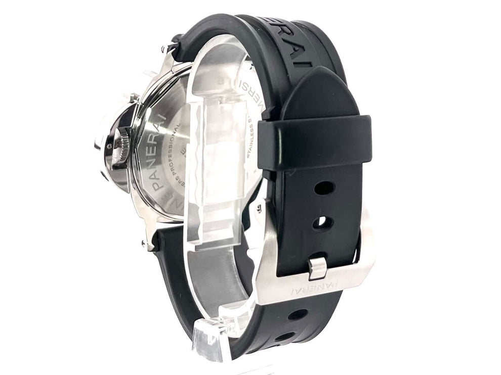 Rückansicht der Panerai Luminor Submersible Automatic Acciaio 44 PAM01024 mit Kautschukarmband und Dornschließe aus Edelstahl