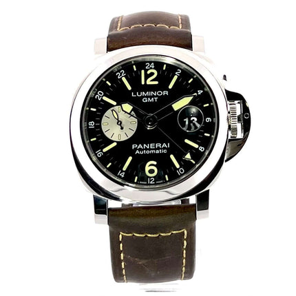 Panerai Luminor GMT Automatic Acciaio PAM01088 aus 2020, Edelstahlgehäuse, schwarzes Zifferblatt, braunes Lederband.
