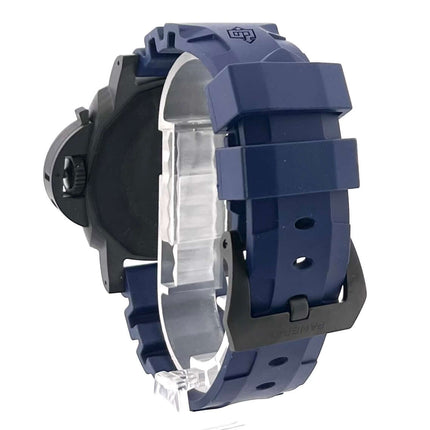 Rückansicht der Panerai Submersible QuarantaQuattro Carbotech Blu Abisso PAM01232 mit blauem Kautschukarmband und Carbotech-Gehäuse.