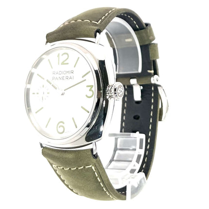 Panerai Radiomir Officine PAM01384 Armbanduhr aus satiniertem Edelstahl mit khakifarbenem Lederarmband und weißem Zifferblatt.
