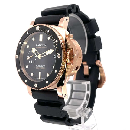 Panerai Submersible Goldtech PAM02164, poliertes 18 kt Goldgehäuse, schwarzes Kautschukband, schwarzes Zifferblatt, Automatikwerk, 72 Stunden Gangreserve