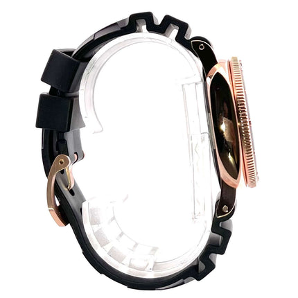 Seitenansicht der Panerai Submersible Goldtech PAM02164 Uhr mit schwarzem Kautschukband und Gehäuse aus poliertem 18 kt Goldtech