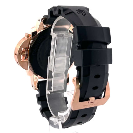 Rückansicht der Panerai Submersible Goldtech PAM02164 Uhr mit schwarzem Kautschukband und poliertem 18 kt Goldtech Gehäuse