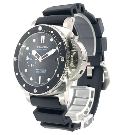 Panerai Luminor Submersible Automatic 42 PAM02683, Edelstahlgehäuse mit schwarzem Kautschukband, schwarzes Zifferblatt, 42 mm Gehäusedurchmesser