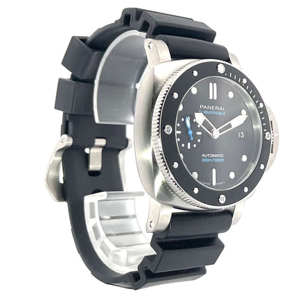 Panerai Luminor Submersible Automatikuhr 42 PAM02683 mit schwarzem Zifferblatt und satiniertem Edelstahl-Gehäuse