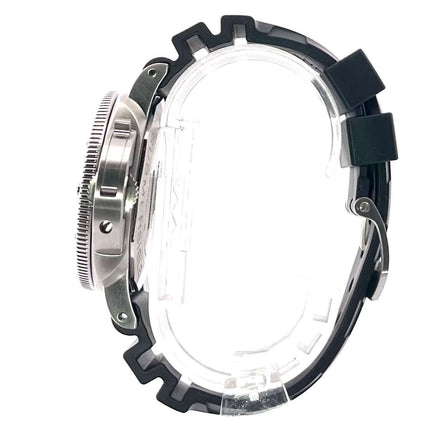 Seitenansicht der Panerai Luminor Submersible Automatic 42 PAM02683 mit satiniertem Edelstahlgehäuse und schwarzem Kautschukband.