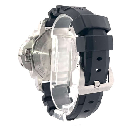 Rückansicht der Panerai Luminor Submersible Automatic 42 PAM02683 mit schwarzem Kautschukband und Edelstahlgehäuse.