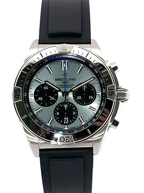Breitling Chronomat B01 42 Chronograph PB0134101C1S1 mit hellblauem Zifferblatt und schwarzem Kautschukband