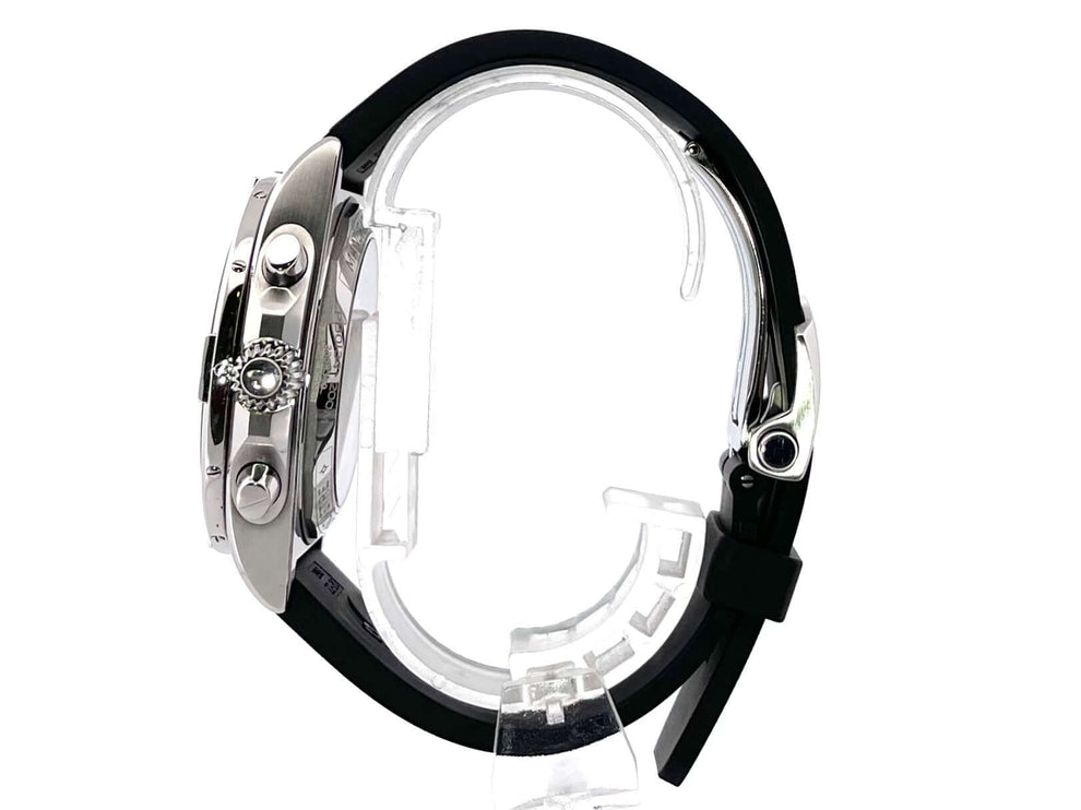 Breitling Chronomat B01 42 Chronograph in Seitenansicht, Edelstahlgehäuse, schwarzes Kautschukband, polierte Platin Lünette