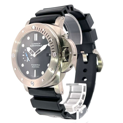 Panerai Luminor Submersible 1950 3 Days Automatic Titanio PAM01305 mit schwarzem Zifferblatt und Kautschukarmband