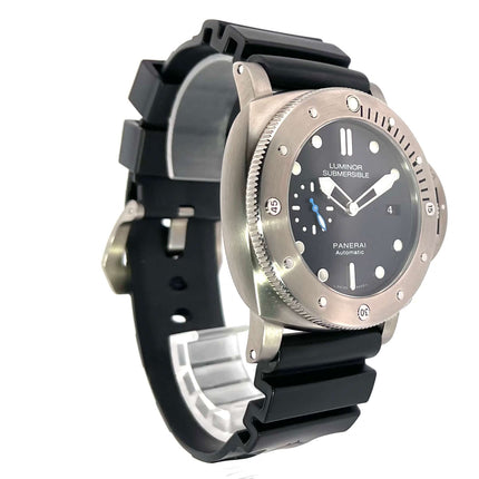 Panerai Luminor Submersible 1950 Titanio PAM01305 Herrenarmbanduhr, Titan-Gehäuse, schwarzes Kautschukarmband, schwarz Zifferblatt, 47mm