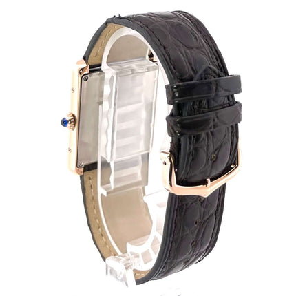 Cartier Tank Solo großes Modell Roségold W5200025, seitliche Ansicht mit braunem Lederband und Roségold Dornschließe.